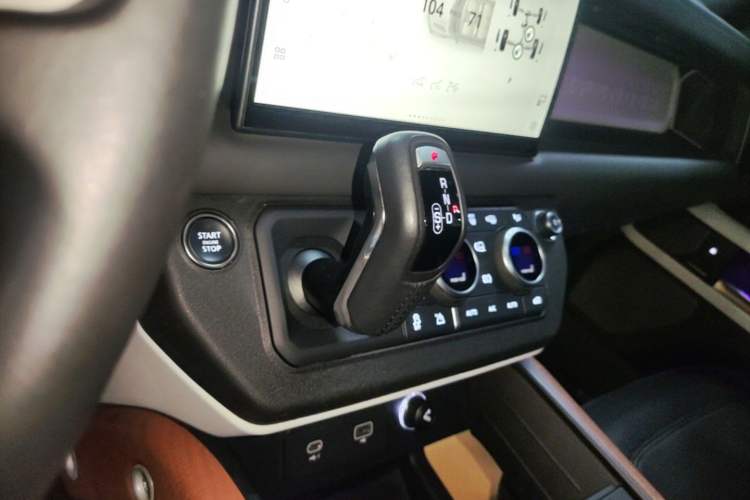 Used Land Rover Defender 2024 110 3.0T P400 X-DYNAMIC HSE Gear Lever
