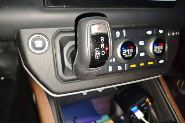 Used Land Rover Defender 2024 110 3.0T P400 X-DYNAMIC HSE Gear Lever