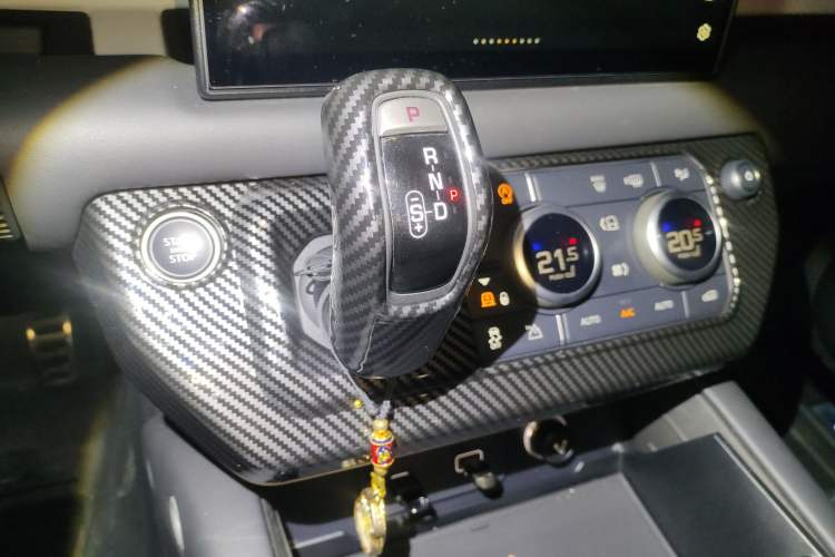 Used Land Rover Defender 2024 110 3.0T P400 XS Gear Lever