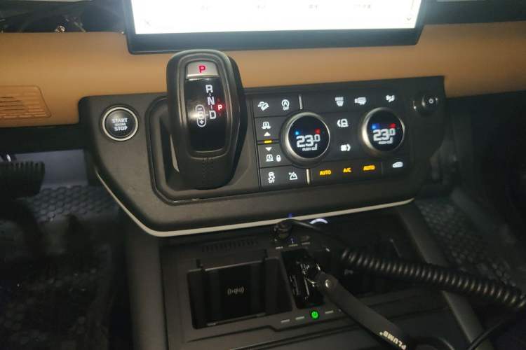 Used Land Rover Defender 2024 110 3.0T P400 X-DYNAMIC HSE Gear Lever