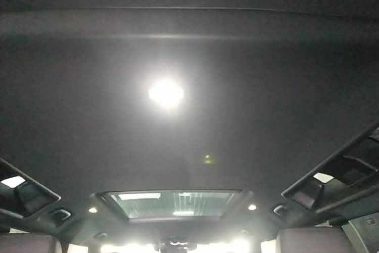 Used Land Rover Defender 2024 110 3.0T P400 X-DYNAMIC HSE Headliner