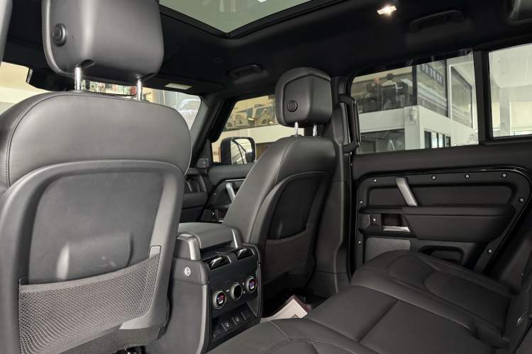 Used Land Rover Defender 2024 110 5.0T V8 Headliner