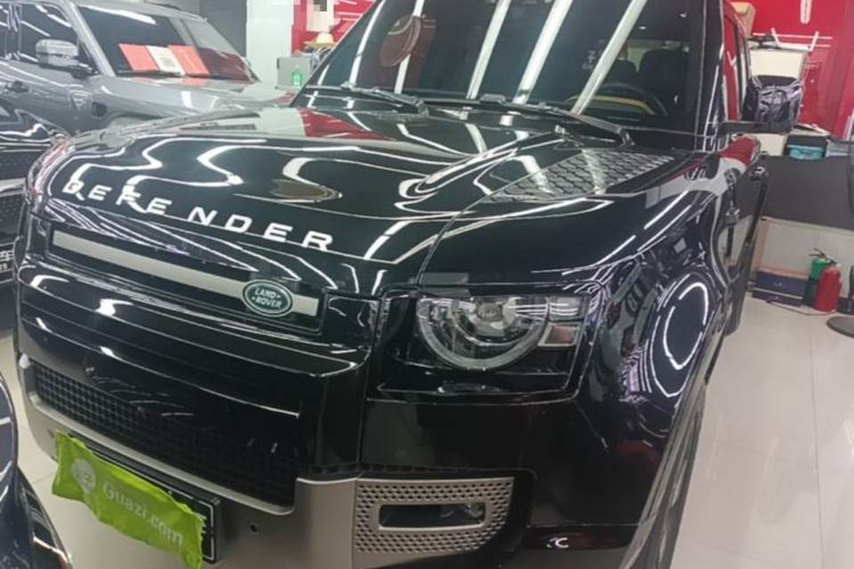 Land Rover Defender 2024