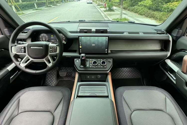 Used Land Rover Defender 2024 110 3.0T P400 X-DYNAMIC HSE Interior 1