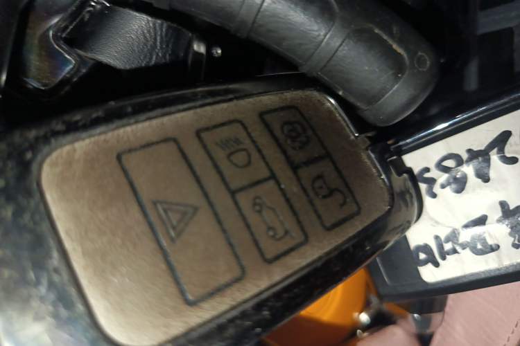 Used Land Rover Defender 2024 110 3.0T P400 X-DYNAMIC HSE Interior 1