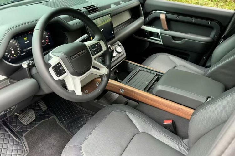 Used Land Rover Defender 2024 110 3.0T P400 X-DYNAMIC HSE Interior 2