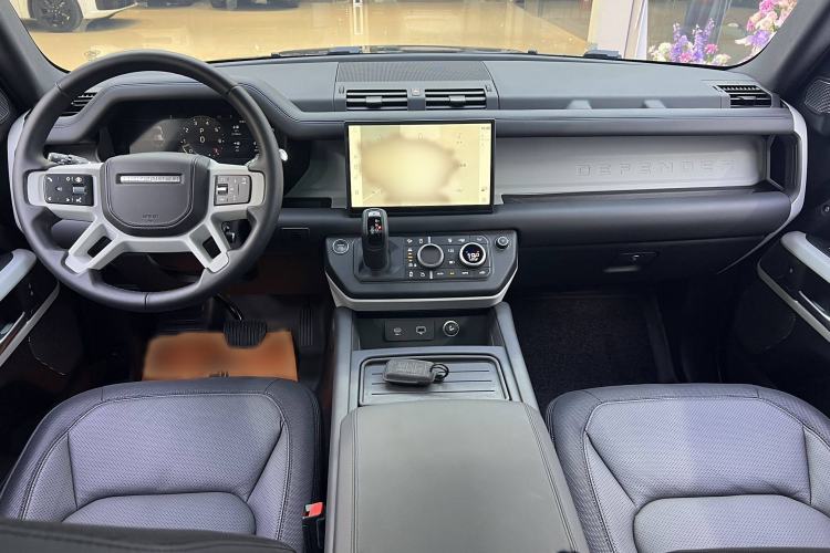 Used Land Rover Defender 2024 110 3.0T P400 X-DYNAMIC HSE Interior 2