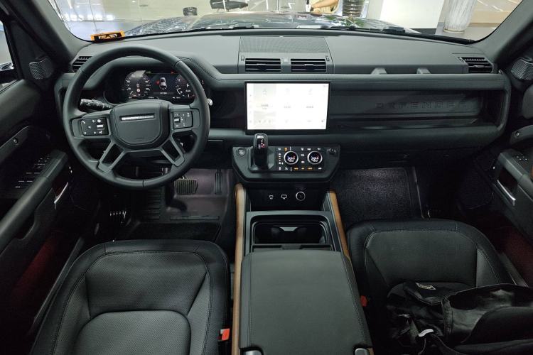 Used Land Rover Defender 2024 110 3.0T P400 X-DYNAMIC HSE Interior 2