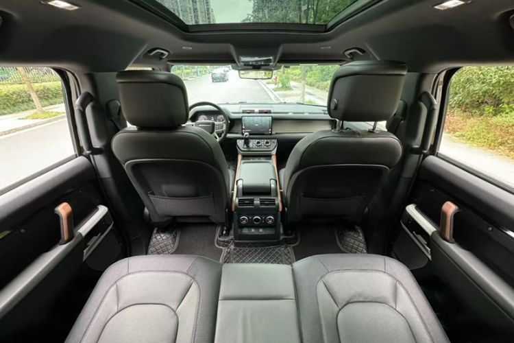 Used Land Rover Defender 2024 110 3.0T P400 X-DYNAMIC HSE Interior 4