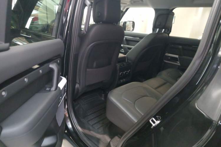 Used Land Rover Defender 2024 110 3.0T P400 XS Interior 4