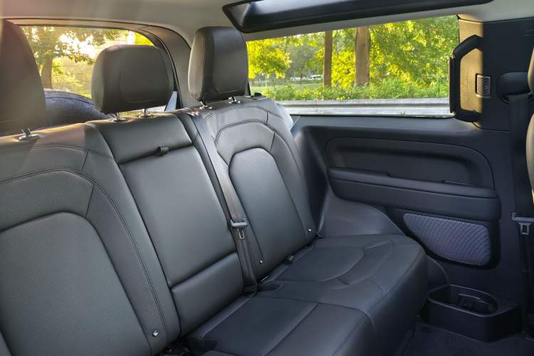Used Land Rover Defender 2024 90 3.0T P400 HSE Interior 4