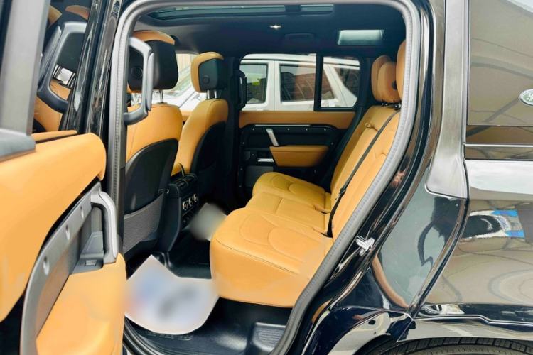 Used Land Rover Defender 2024 110 5.0T V8 Interior 5