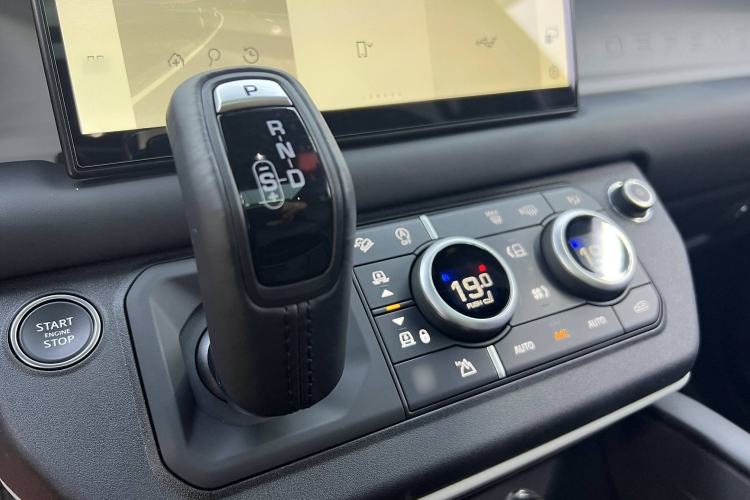 Used Land Rover Defender 2024 110 3.0T P400 X-DYNAMIC HSE Interior 5