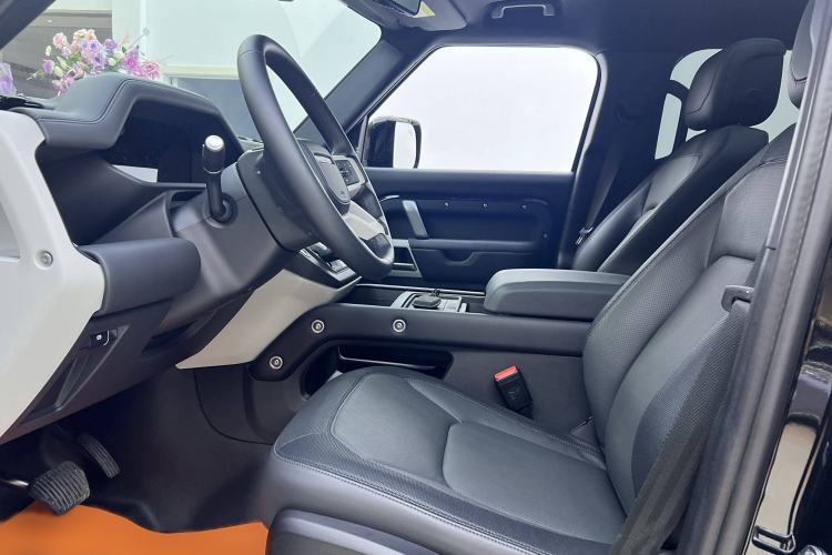Used Land Rover Defender 2024 110 3.0T P400 X-DYNAMIC HSE Interior 6