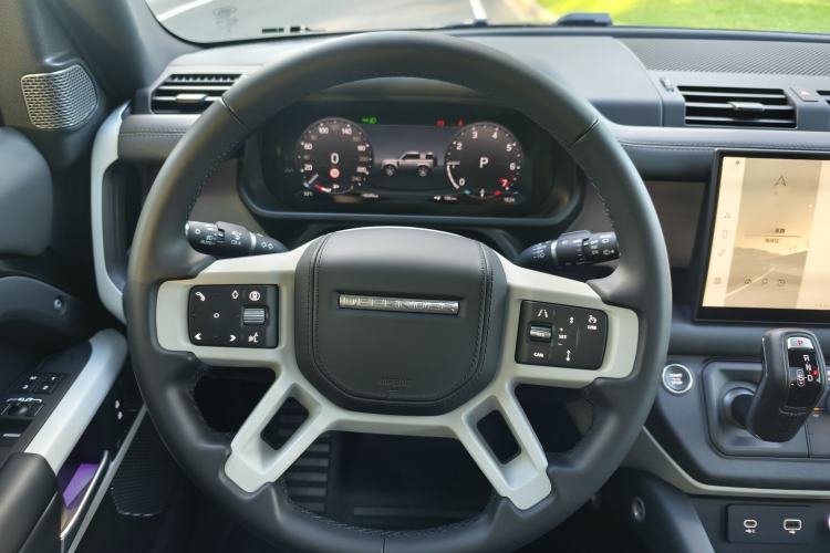 Used Land Rover Defender 2024 90 3.0T P400 HSE Interior 6