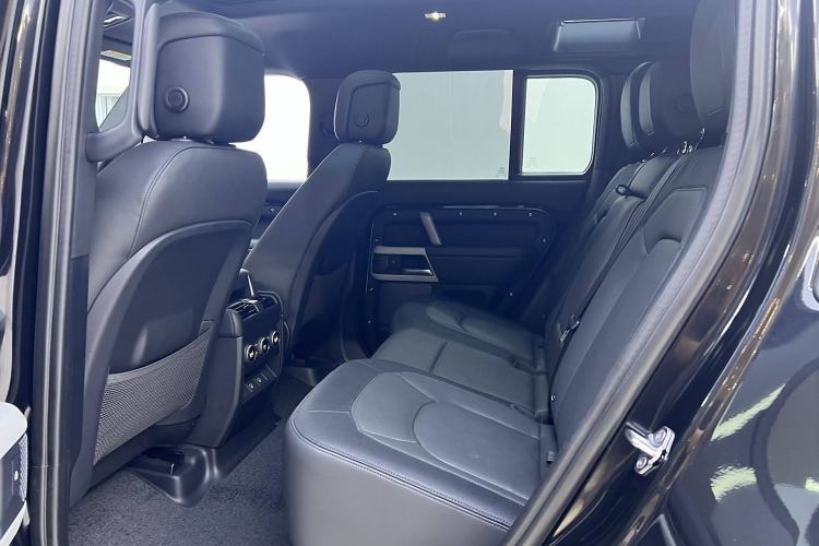 Used Land Rover Defender 2024 110 3.0T P400 X-DYNAMIC HSE Interior 7