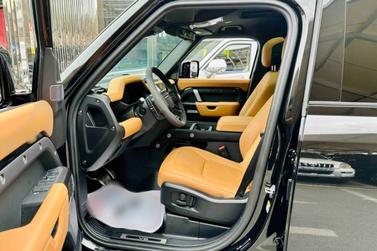 Used Land Rover Defender 2024 110 5.0T V8 Interior 9
