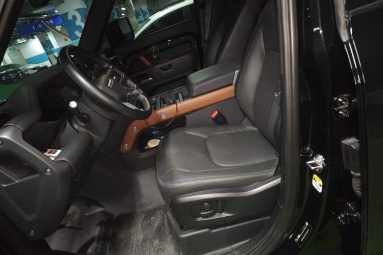 Used Land Rover Defender 2024 110 3.0T P400 X-DYNAMIC HSE Left Front Seat