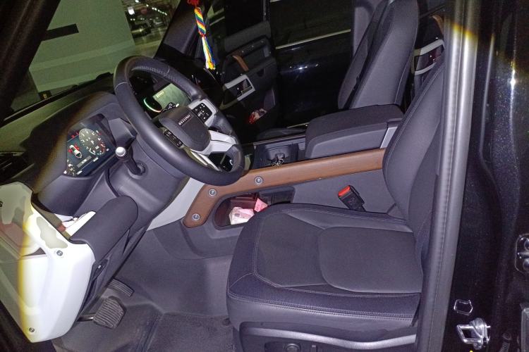 Used Land Rover Defender 2024 110 3.0T P400 X-DYNAMIC HSE Left Front Seat