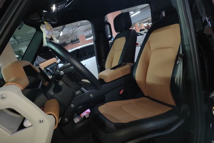 Used Land Rover Defender 2024 110 3.0T P400 X-DYNAMIC HSE Left Front Seat