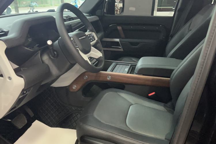 Used Land Rover Defender 2024 110 3.0T P400 X-DYNAMIC HSE Left Front Seat