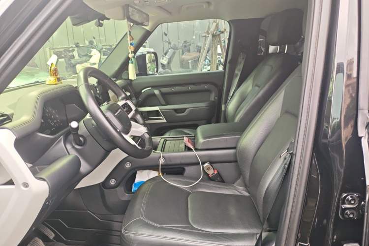 Used Land Rover Defender 2024 110 3.0T P400 Dark Edition Left Front Seat