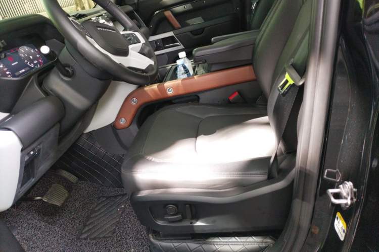 Used Land Rover Defender 2024 110 3.0T P400 X-DYNAMIC HSE Left Front Seat