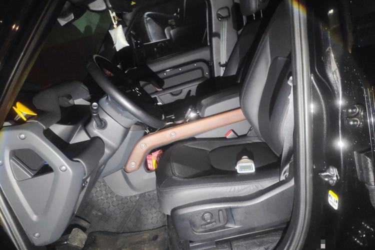 Used Land Rover Defender 2024 110 3.0T P400 X-DYNAMIC HSE Left Front Seat