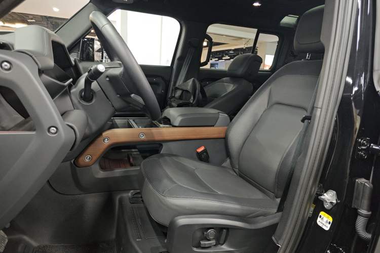 Used Land Rover Defender 2024 110 3.0T P400 X-DYNAMIC HSE Left Front Seat