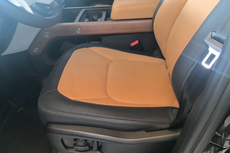 Used Land Rover Defender 2024 110 3.0T P400 X-DYNAMIC HSE Left Front Seat