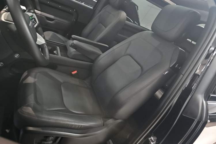 Used Land Rover Defender 2024 90 3.0T P400 HSE Left Front Seat
