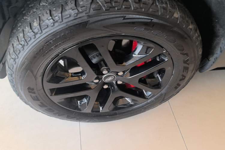 Used Land Rover Defender 2024 110 3.0T P400 Dark Edition Left Front Wheel Hub