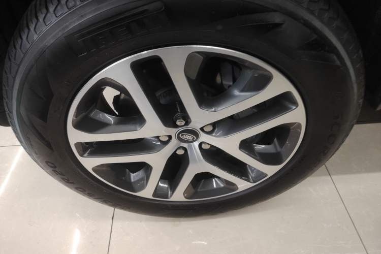 Used Land Rover Defender 2024 110 3.0T P400 XS Left Front Wheel Hub