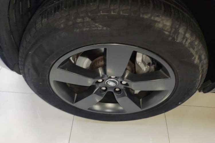 Used Land Rover Defender 2024 110 3.0T P400 X-DYNAMIC HSE Left Front Wheel Hub