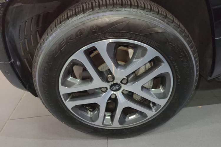 Used Land Rover Defender 2024 110 3.0T P400 XS Left Front Wheel Hub