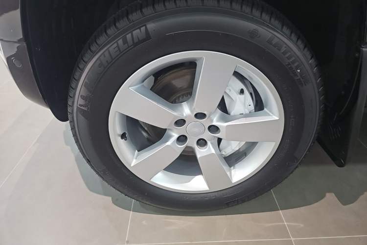 Used Land Rover Defender 2024 90 3.0T P400 HSE Left Front Wheel Hub