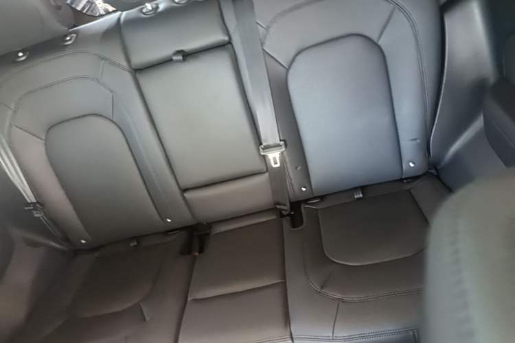 Used Land Rover Defender 2024 90 3.0T P400 HSE Left Rear Seat