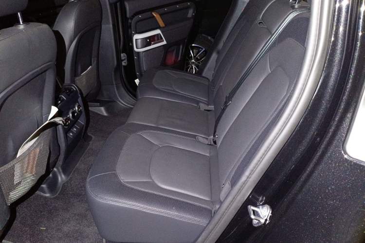 Used Land Rover Defender 2024 110 3.0T P400 X-DYNAMIC HSE Left Rear Seat