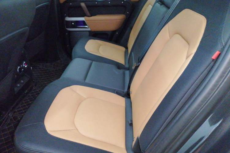 Used Land Rover Defender 2024 110 3.0T P400 X-DYNAMIC HSE Left Rear Seat