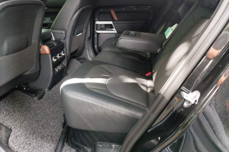 Used Land Rover Defender 2024 110 3.0T P400 X-DYNAMIC HSE Left Rear Seat