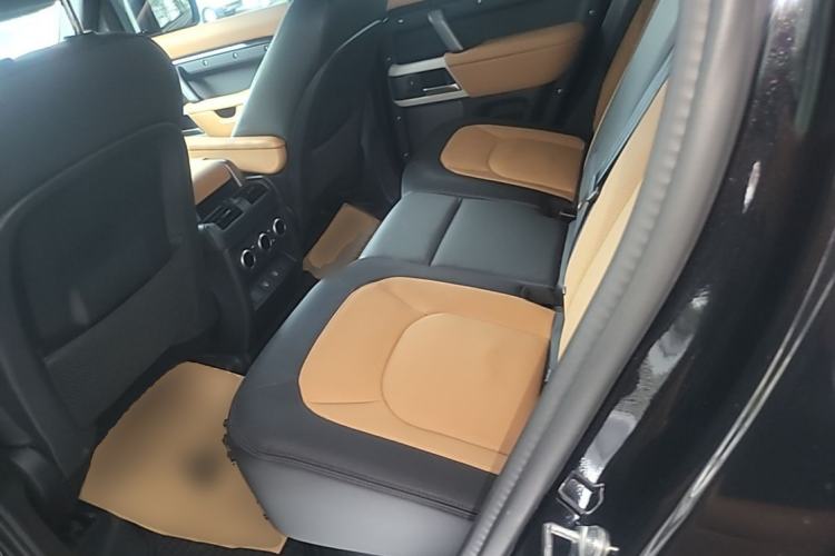 Used Land Rover Defender 2024 110 3.0T P400 X-DYNAMIC HSE Left Rear Seat