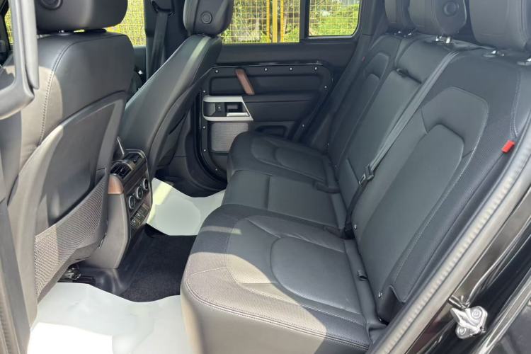 Used Land Rover Defender 2024 110 3.0T P400 X-DYNAMIC HSE Left Rear Seat