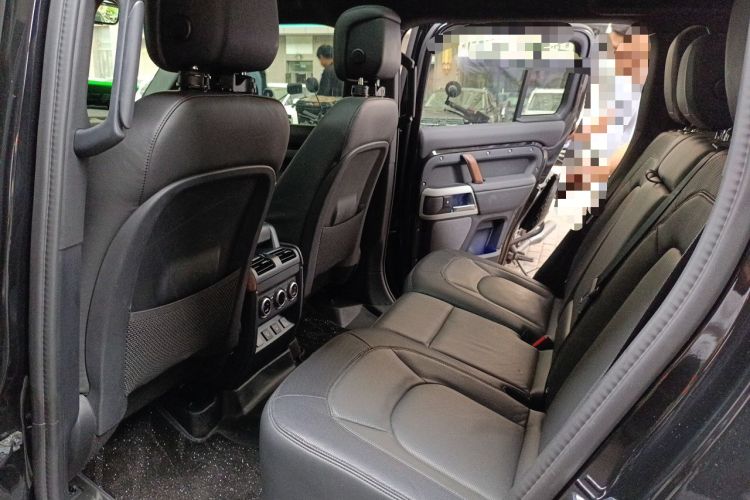 Used Land Rover Defender 2024 110 3.0T P400 X-DYNAMIC HSE Left Rear Seat