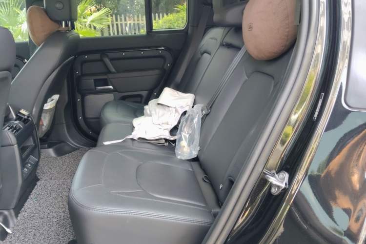 Used Land Rover Defender 2024 90 3.0T P400 HSE Left Rear Seat