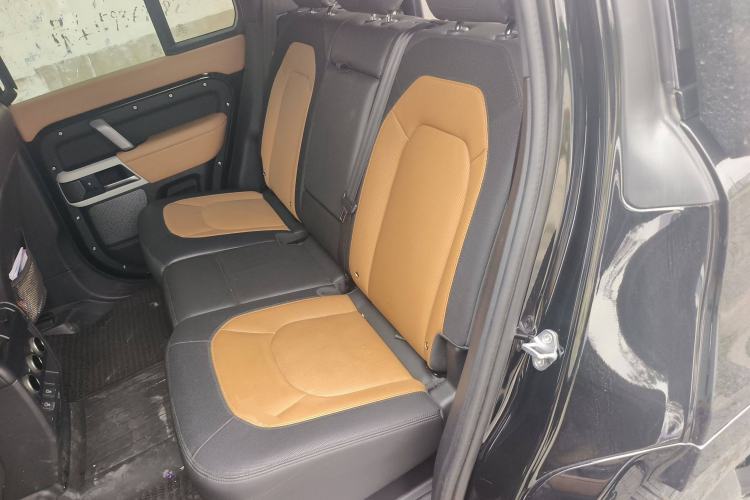 Used Land Rover Defender 2024 110 3.0T P400 X-DYNAMIC HSE Left Rear Seat