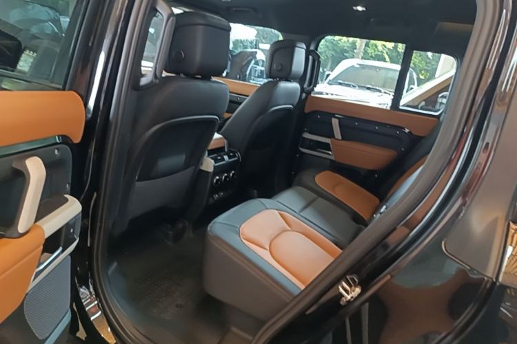 Used Land Rover Defender 2024 110 3.0T P400 X-DYNAMIC HSE Left Rear Seat