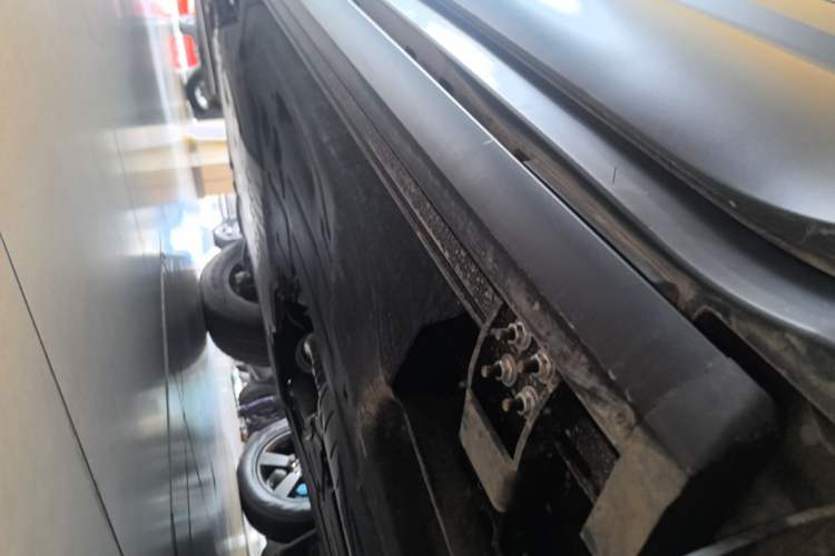 Used Land Rover Defender 2024 110 3.0T P400 Dark Edition Left Side Sill