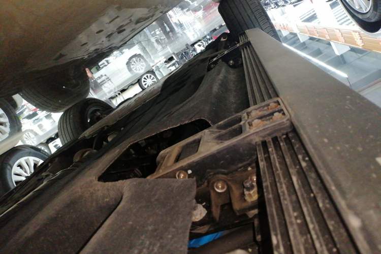 Used Land Rover Defender 2024 110 3.0T P400 X-DYNAMIC HSE Left Side Sill