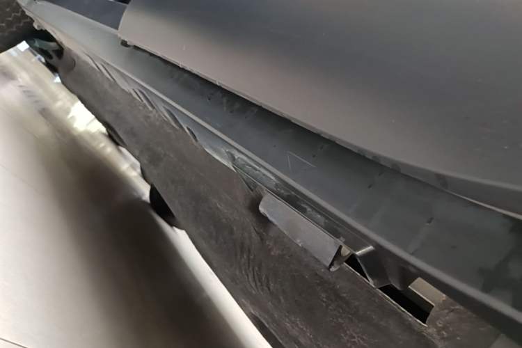 Used Land Rover Defender 2024 110 3.0T P400 Dark Edition Left Side Sill