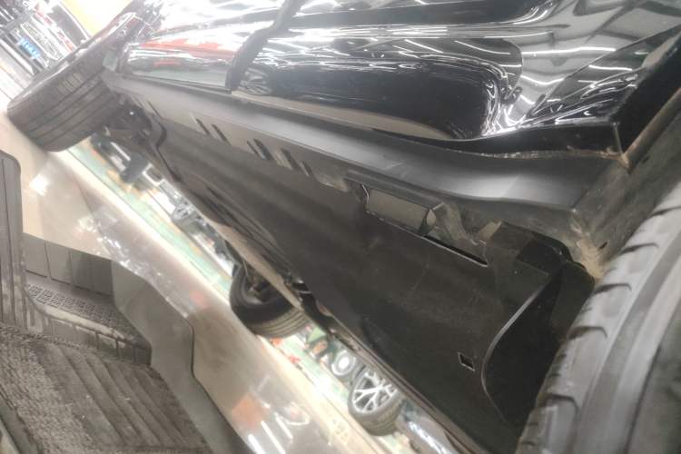 Used Land Rover Defender 2024 110 3.0T P400 XS Left Side Sill